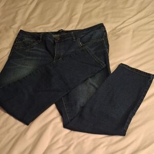 1822 Dark Wash Stretch Skinny Jeans